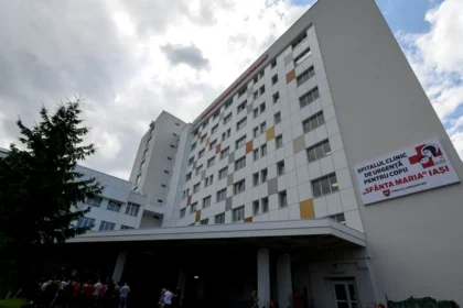 copii morți spital Iași Serratia marcescens